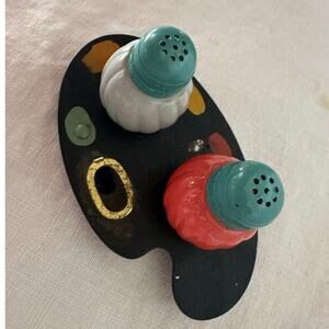 Vintage Medco New York Painter's Art Palette Salt & Pepper Shaker Set